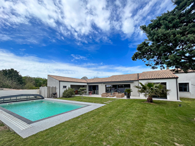 Maison Verines 7 pice(s) 170 m2 sur 1070 m2 de parcelle 11/15
